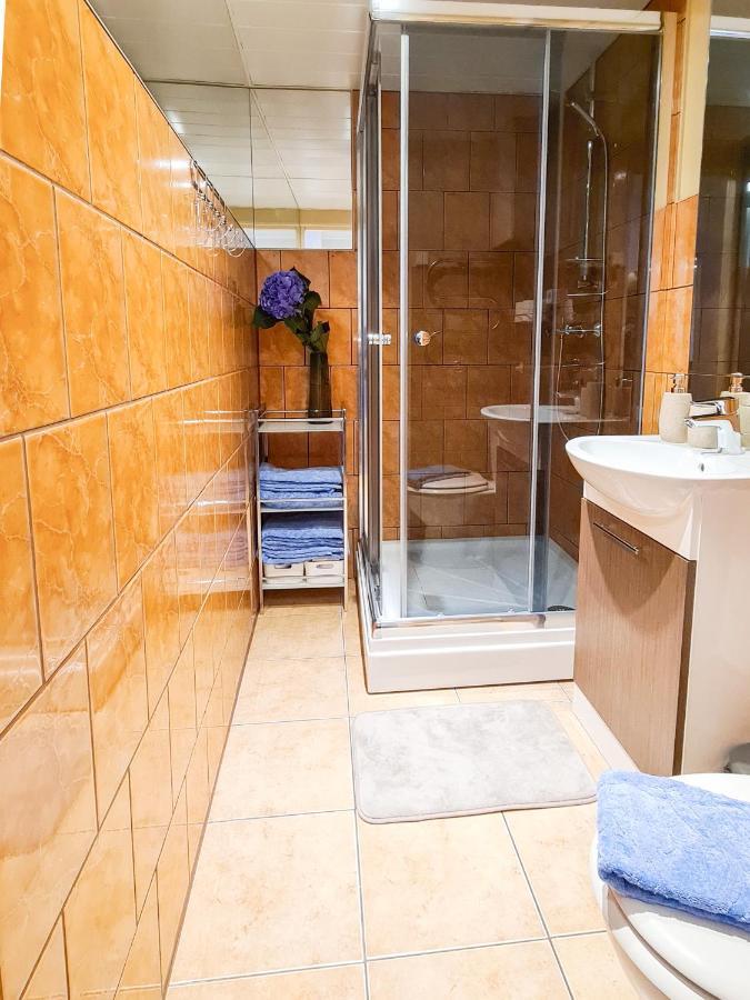 Ohtu Poik 2 City Center Basement Apartment Pärnu Dış mekan fotoğraf